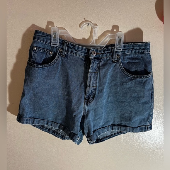 XHILARATION Women Medium Wash Jeans Shorts Size 13 100% Cotton Waist 32 pockets - Picture 5 of 16